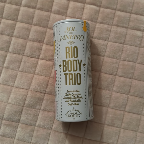 New!! Sol de Janeiro Rio Body Crea.. Trio Set - Limited Edition Gift Set 1.7 oz - Picture 4 of 9